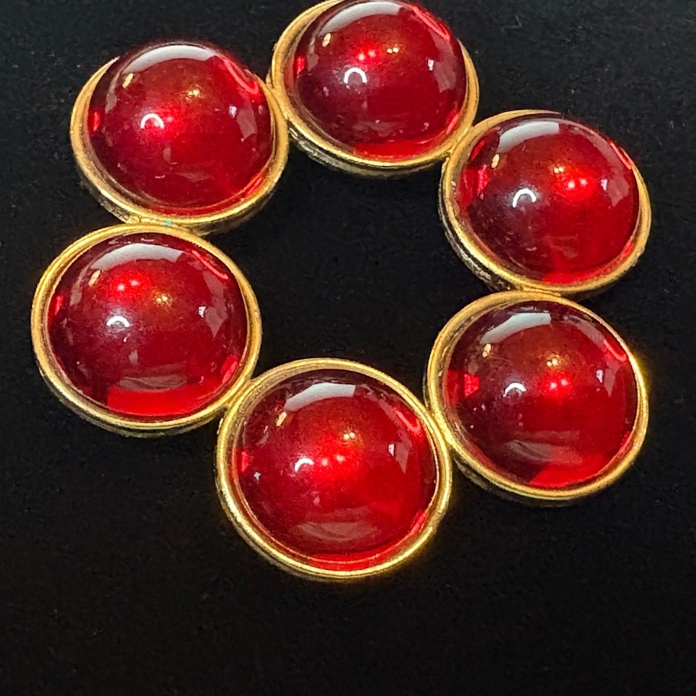 Vintage Style Ruby Red Cabochon Wreath Brooch Gold Tone Circle Pin